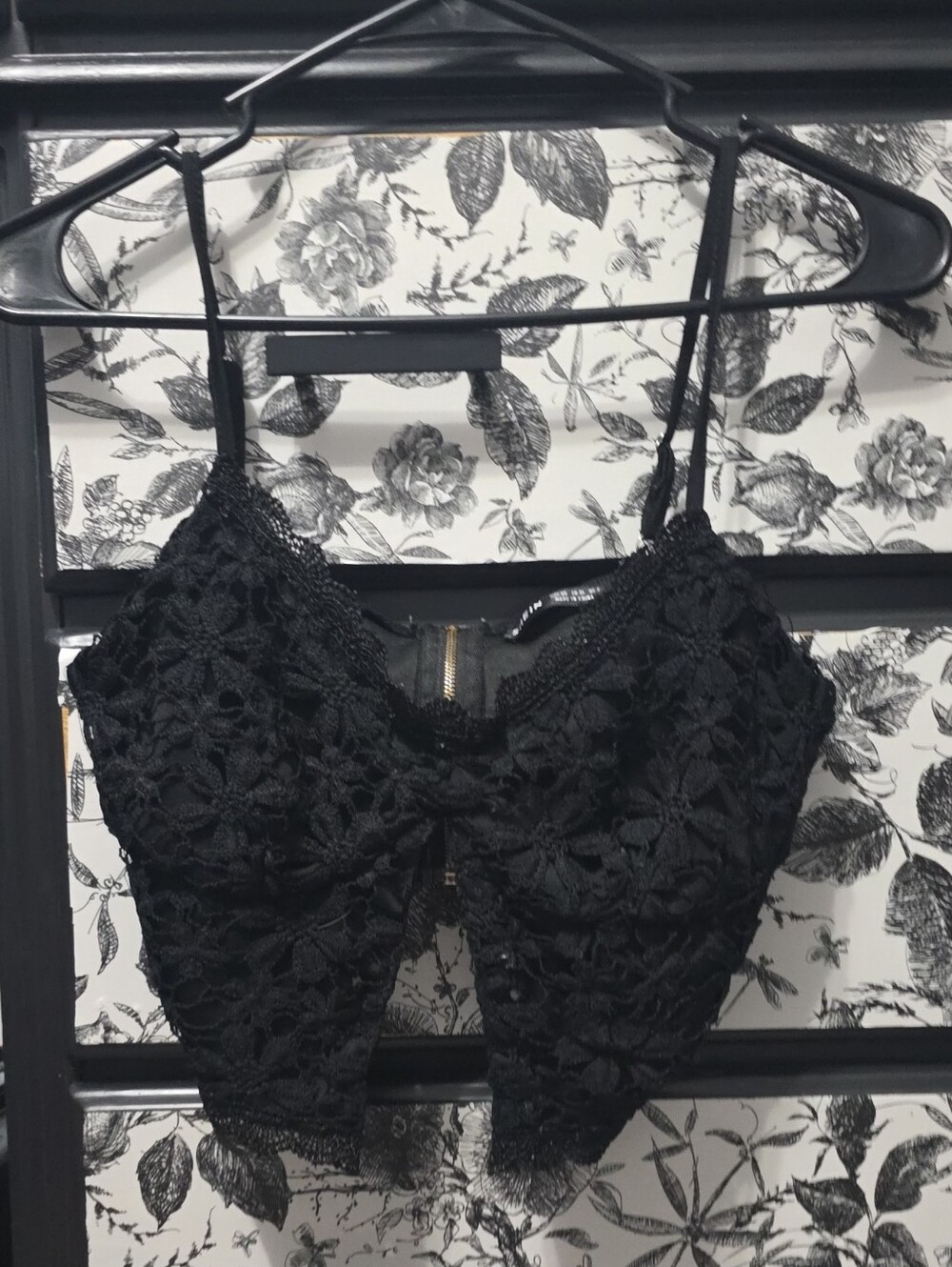 SHEIN Black Floral Lace Crop Top